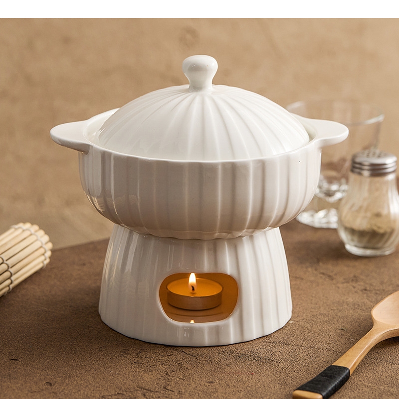 Home Cooking Restaurants - Изолированная тарелка в скандинавском стиле с